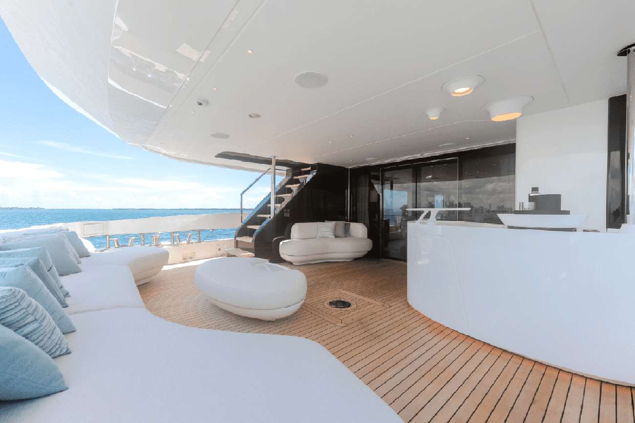 Yacht Photo 10